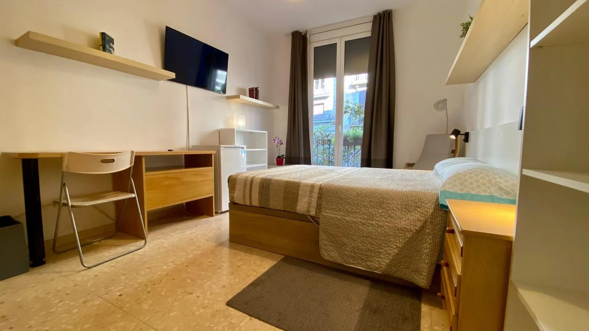 Barcelona Housing Recommend For Students Apartment